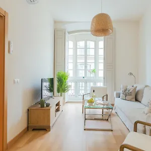https://apartamentos-malaga-flat.hotelsinnerja.org